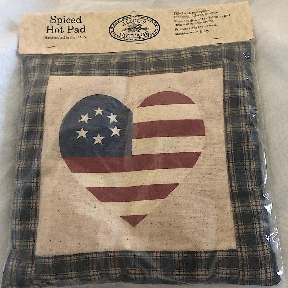 ALICE’S COTTAGE SPICED HOT PAD